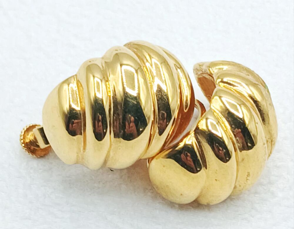 Vintage Napier Gold Tone Ribbed Dome Screw On Earrings